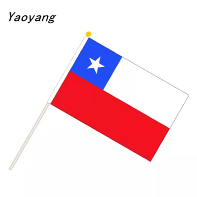 Της Χιλής χέρι - κρατημένο λογότυπο συνήθειας πολυεστέρα σημαιών υπαίθριο κυματίζοντας